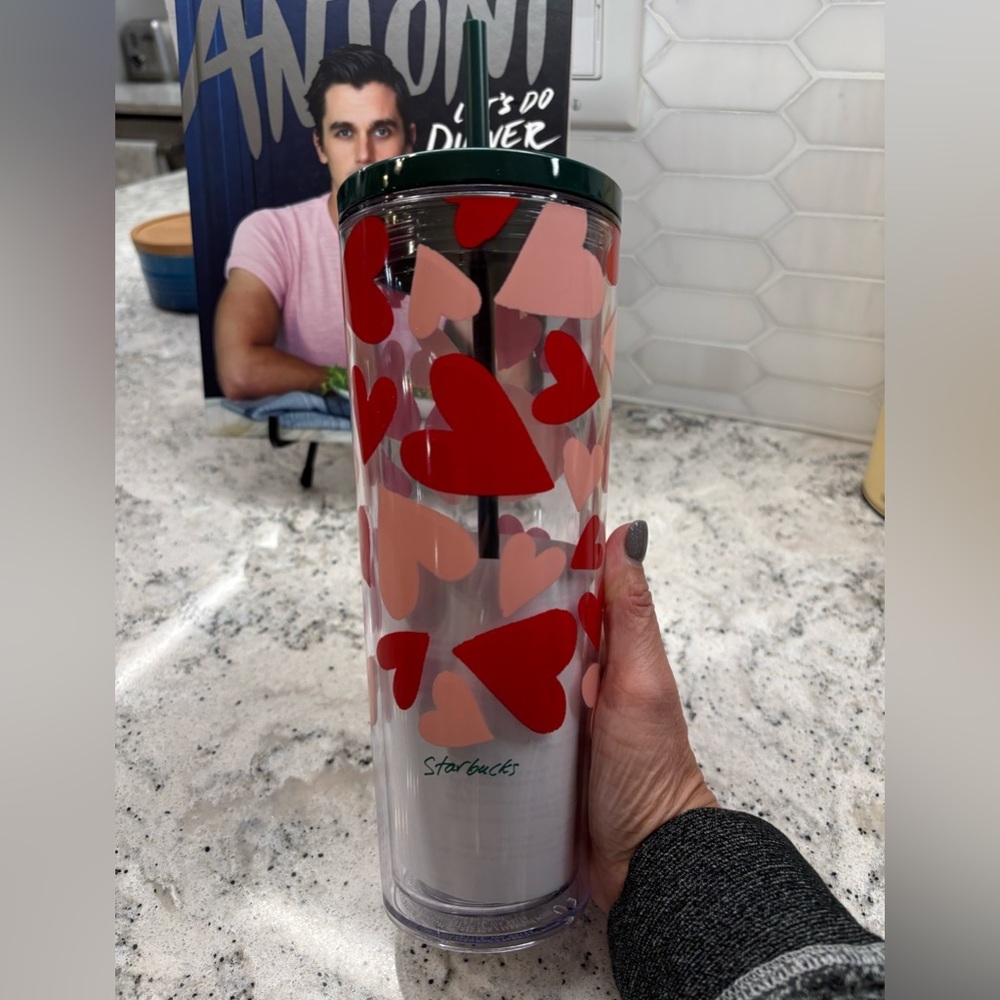 Starbucks 2026 Valentine's Day Hearts Cold Cup Venti 24 oz Tumbler. NWT! Lovely!